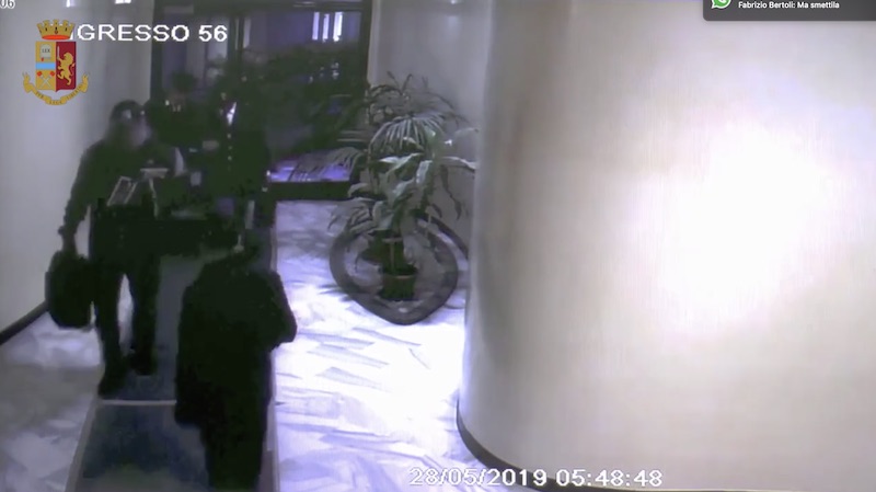 Finti poliziotti rapinano commerciante di gioielli: a guidare la banda un corsichese VIDEO