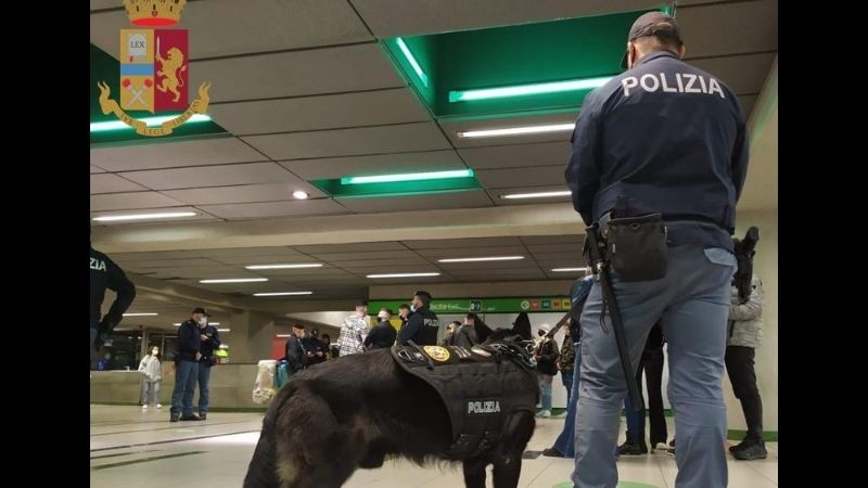 Controlli in metropolitana: arresti per spaccio e multe per chi non usa la mascherina