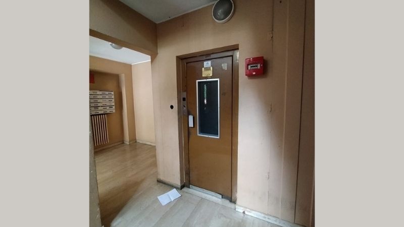 Ascensori fuori uso da tempo: abitanti ostaggi in casa