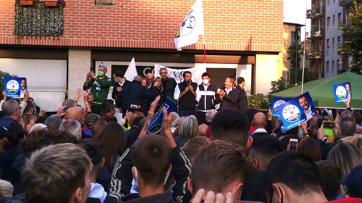 Salvini a Corsico: applausi e contestazioni per il leader della Lega VIDEO e FOTO