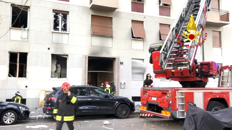 Violenta esplosione a Milano, oltre 50 feriti: un uomo in condizioni disperate FOTO e VIDEO