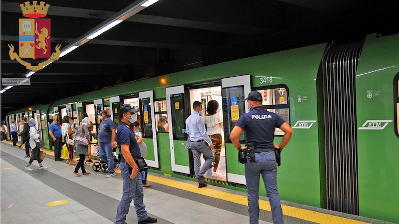 Droga e armi: bande di minorenni controllate in metropolitana
