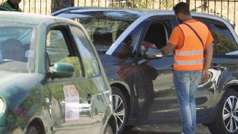 Daspo urbano aggravato per il parcheggiatore abusivo della Stazione Centrale