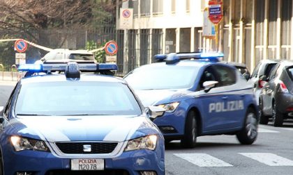 Scappano al controllo nel campo nomadi, trovati con 12mila euro di gioielli rubati