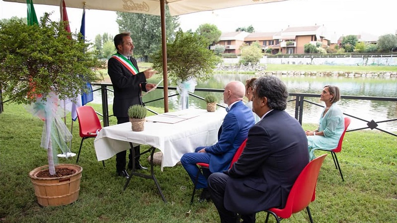 Matrimoni all’aperto a Buccinasco: al via le celebrazioni nei parchi FOTO