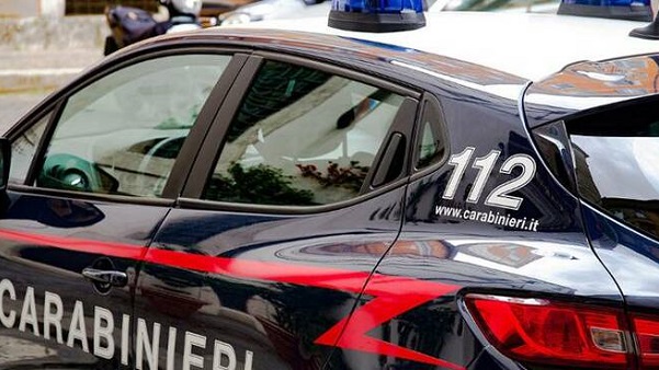 Minacce e insulti alla compagna, costretta a stare in casa: arrestato
