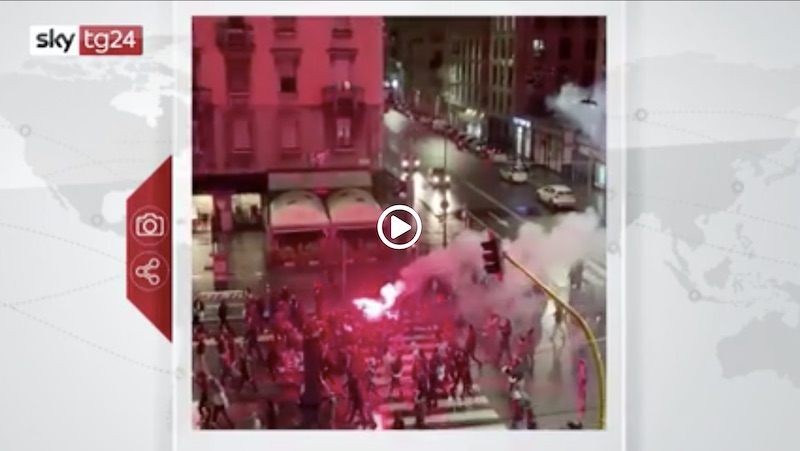 Proteste a Milano, i professionisti del caos devastano le strade VIDEO