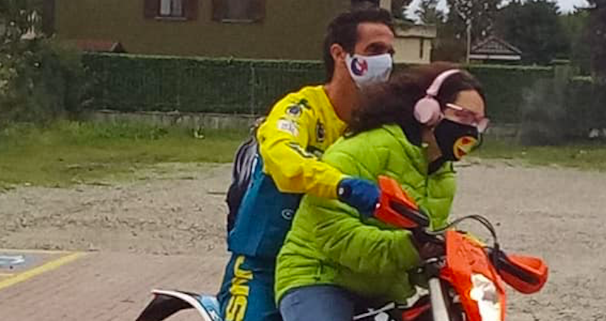 Mototerapia, i ragazzi di Ugualmente Artisti in sella con il campione Vanni Oddera: “Una giornata indimenticabile”
