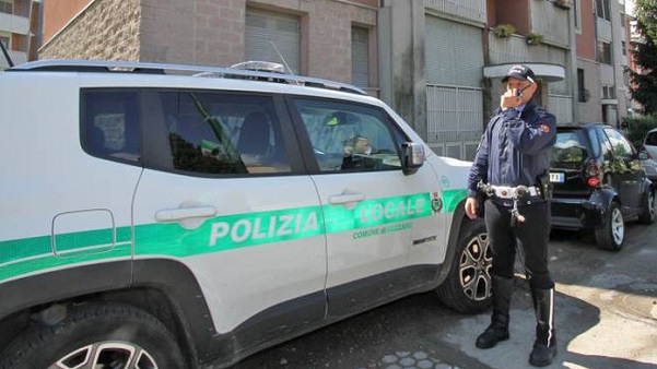Sedicenne si allontana da casa, ritrovata al centro commerciale grazie al cellulare