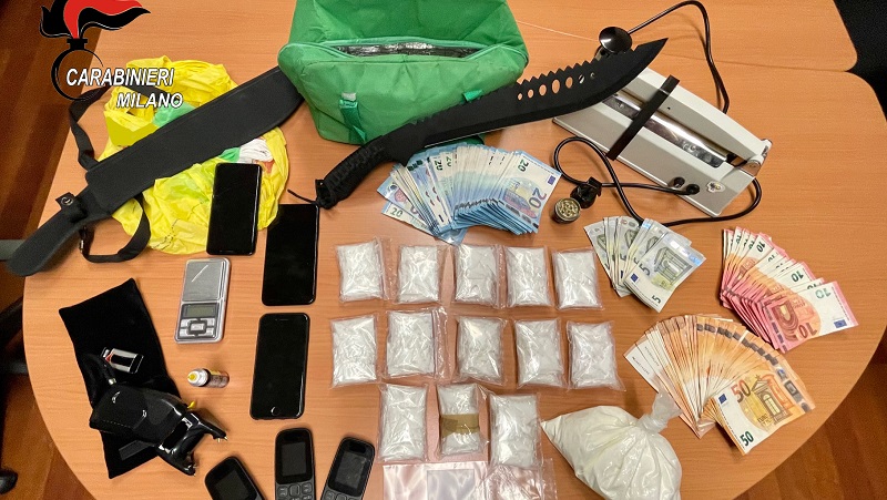 Beccati con 847 dosi di cocaina: arrestati due giovani