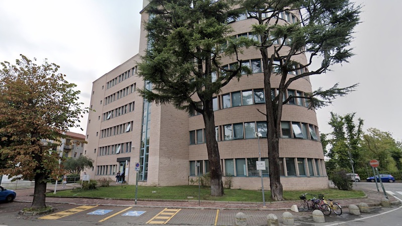 Sottraeva soldi alle casse comunali: impiegata costretta a pagare i danni