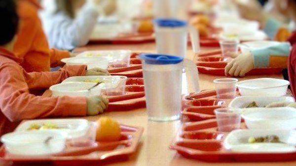 Ora è ufficiale: nelle mense scolastiche nessun bambino “moroso” rimarrà più senza pasto