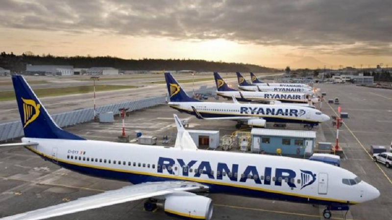 Ryanair, ancora tagli ai voli da e per Orio al Serio: più che dimezzati