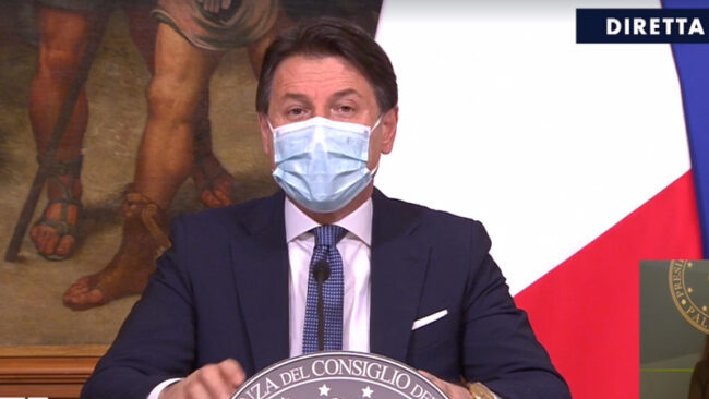 Decreto per il Natale: mix fra zona rossa (nei giorni cruciali) e zona arancione