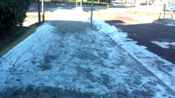 Ghiaccio su strade e marciapiedi: interventi del 118 per numerose cadute