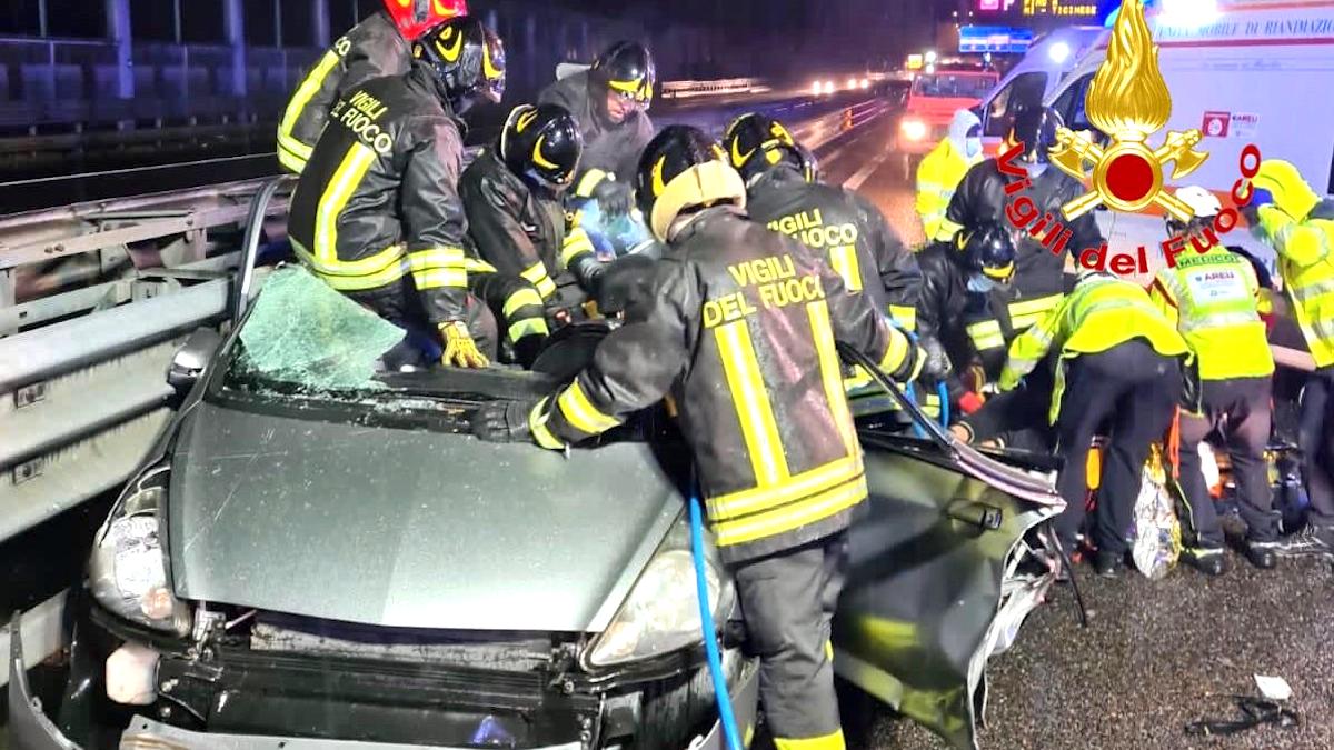 Gravissimo incidente sulla Tangenziale: morta donna (la madre), la figlia e il padre FOTO
