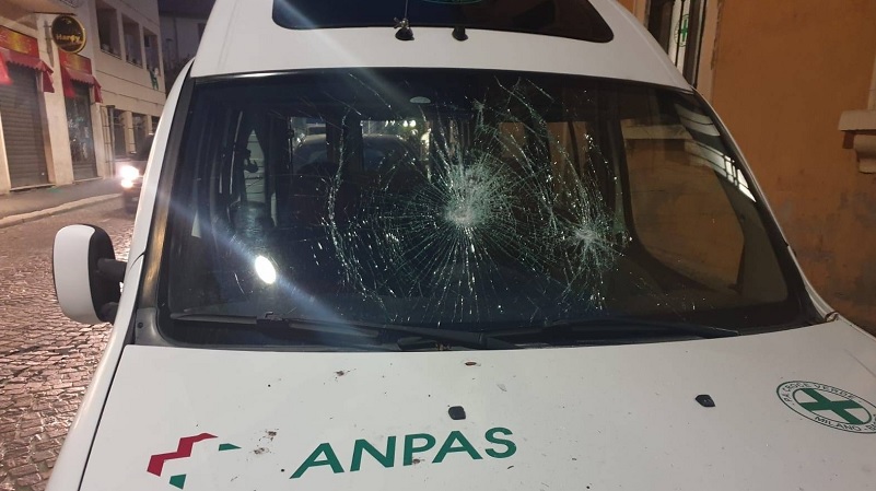 Ambulanza della Croce Verde Baggio danneggiata: preso il responsabile