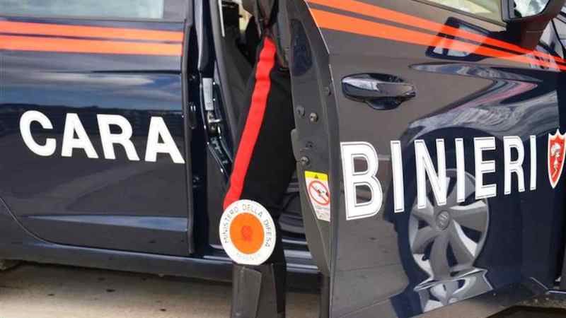 Pomeriggio a bere birra, poi il litigio: accoltella l’amico in strada