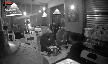 Fanno credere a ristoratore in crisi di poter moltiplicare il denaro: arrestati truffatori VIDEO