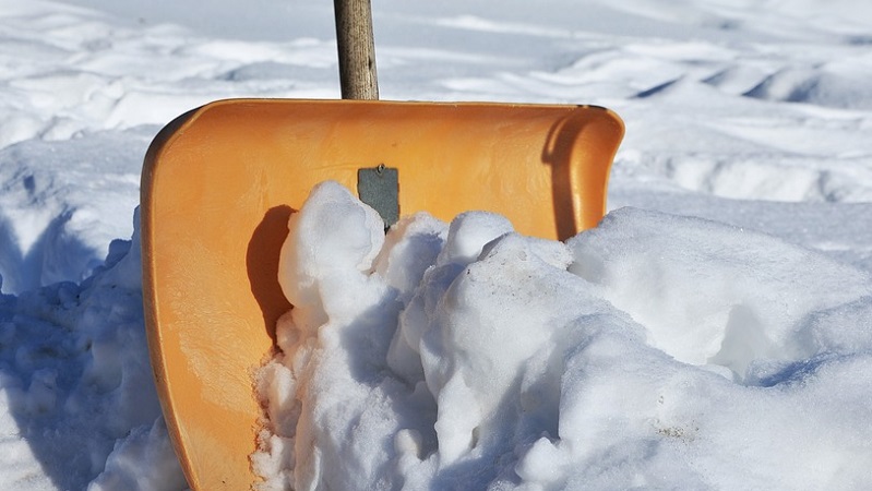 A Rozzano si cercano spalatori di neve. Compenso: 20 euro all’ora