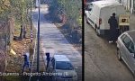 Incivili buttano rifiuti in mezzo alla strada: "Ecco il video, fatelo girare"