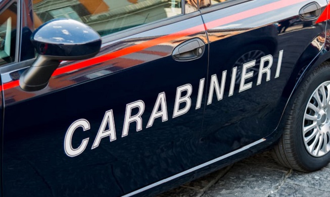 Estorceva denaro minacciando di divulgare informazioni private: coppia arrestata