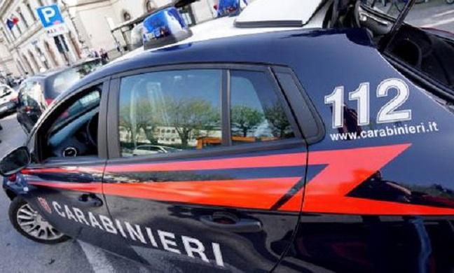 Documenti falsi e droga nella stanza d’albergo: arrestati due francesi