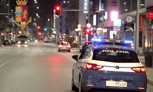 Festa notturna in hotel a Milano, 18 ragazzi denunciati