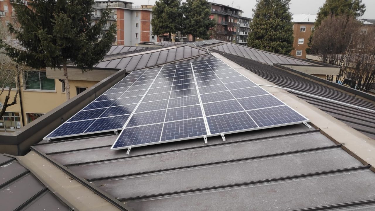 Scuola Alessandrini tetto fotovoltaico
