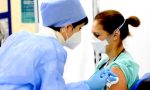 Positivi 9 operatori sanitari già vaccinati in Lombardia: si indaga su varianti