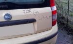 Scrivono "Forza Hitler" sull'auto di una famiglia ebraica: dura condanna del sindaco