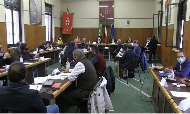 Intitolare la sala consiliare a Pietro Sanua, la Lega dice no: “Fate un referendum”