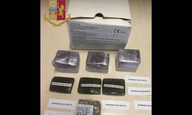 Soldi e droga nascosta nel cassetto della verdura in frigo: due arresti