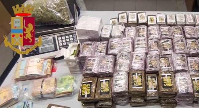 Oltre 41 chili di droga e 13mila euro in contanti nascosti in box: arrestato a Trezzano