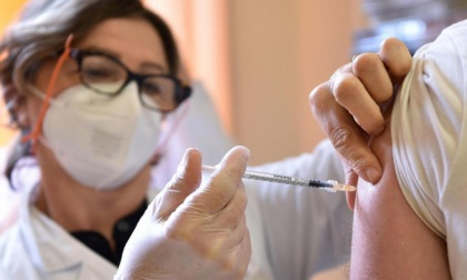 Terza dose, dal 10 novembre anche in farmacia: ecco come prenotare
