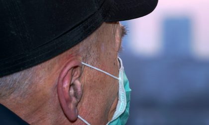 La truffa dell’abbraccio colpisce ancora nonostante il distanziamento