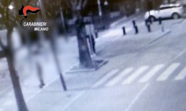 Picchiato, rapinato e minacciato su Instagram: arrestati due minorenni
