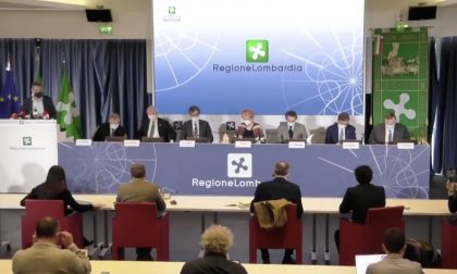 Lombardia, vaccini Covid in azienda per dipendenti: Regione sigla protocollo