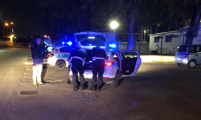 Violano il coprifuoco per andare a prostitute: 400 euro di sanzione per i due amici