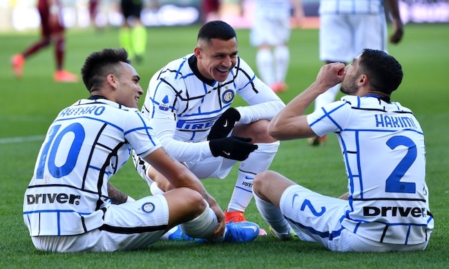 L’Inter scappa, il Milan frena