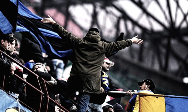 Arrestato storico capo ultrà dell’Inter, beccato in un’auto rubata con pistola, manette e pettorine della GdF