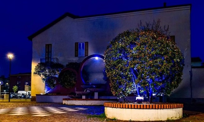 Luce blu in Comune per la Giornata sull’autismo. Cesano ricorda anche il professor Moderato