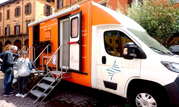 Camper dei tamponi rapidi, la convenzione con il Comune solleva polemiche
