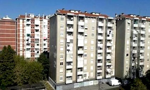 Droga nascosta in macchina: due arresti dalla polizia stradale
