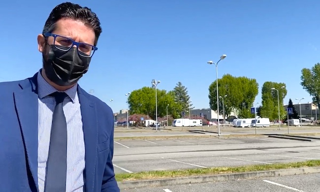 Accampamento di roulotte al parcheggio della stazione, Raimondo: “Intervenire subito”