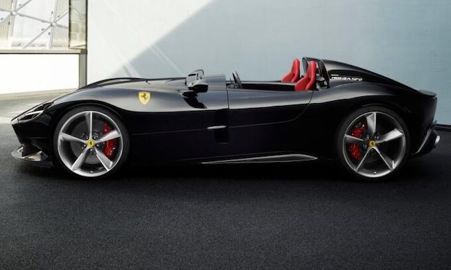 Cristiano Ronaldo ha ampliato ulteriormente il suo garage: in arrivo la Ferrari Monza