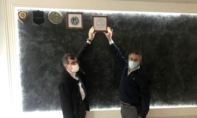 Lo stemma dell’Università degli Studi sul Wall of fame del carcere di Opera