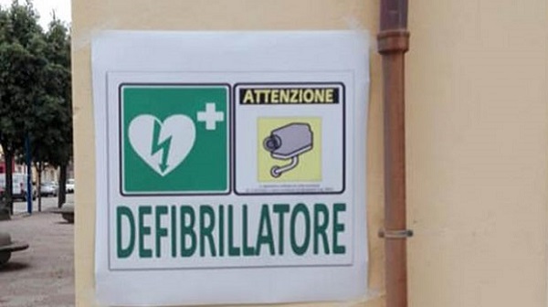 Questione di vita o di morte… Scusi ha un defibrillatore?