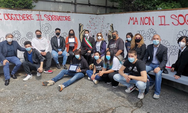 A Corsico il murale dedicato alle vittime di mafia: “Non li avete uccisi”