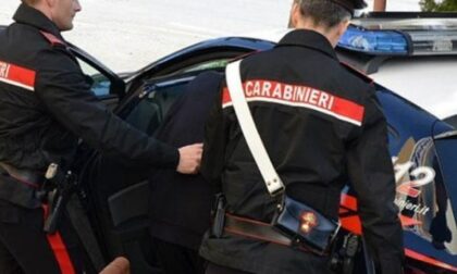 Aggredisce ragazza al parco di Rozzano e scappa: arrestato dai carabinieri